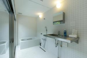 Bathroom sa trive kamejima 古民家 亀島駅徒歩1分 名古屋駅まで1駅