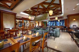 Restaurant o un lloc per menjar a Menara Peninsula Hotel