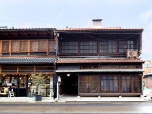 Gedung tempat guest house berlokasi