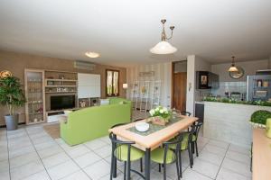 Photo de la galerie de l'établissement Crocus 1 con piscina by Wonderful Italy, à Soiano del Lago