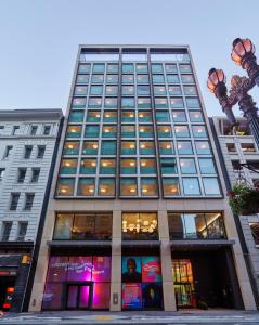 a tall building with many windows on a city street at citizenM San Francisco Union Square in San Francisco