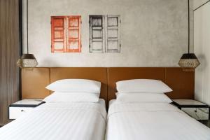 JEN Singapore Tanglin by Shangri-La客房内的一张或多张床位