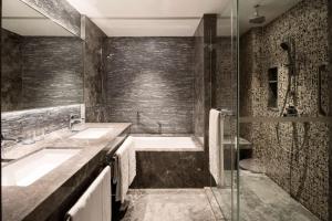 JEN Singapore Tanglin by Shangri-La的一间浴室