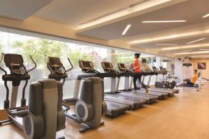 JEN Singapore Tanglin by Shangri-La的健身中心和/或健身设施