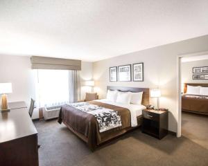 Ένα ή περισσότερα κρεβάτια σε δωμάτιο στο Sleep Inn & Suites Norton
