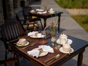 Aalia Jungle Retreat and Spa, Bandarjudh, Haridwar - Araiya Anthology的咖啡和沏茶工具