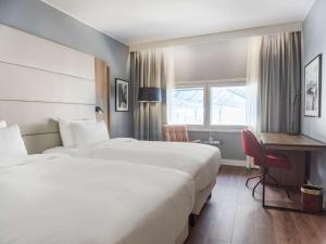 Katil atau katil-katil dalam bilik di Radisson Blu Airport Terminal Hotel