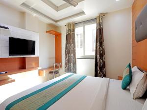 En eller flere senge i et værelse på Hotel Tashkent Palace - Near New Delhi Railway Station