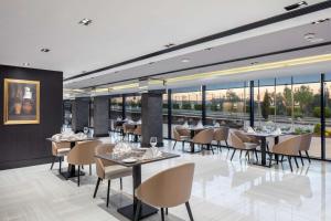 Restaurace v ubytování Radisson Hotel Izmir Aliaga