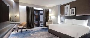 Postel nebo postele na pokoji v ubytování Radisson Hotel Izmir Aliaga