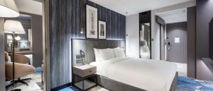 Postel nebo postele na pokoji v ubytování Radisson Hotel Izmir Aliaga