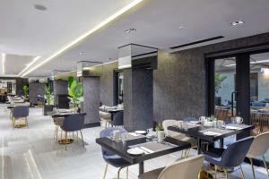 Restaurace v ubytování Radisson Hotel Izmir Aliaga