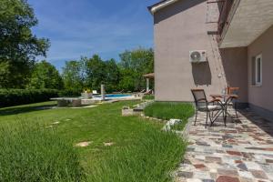 Zahrada ubytování Beautiful villa Morena with private swimming pool near Poreč