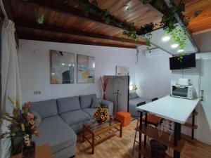 Część wypoczynkowa w obiekcie Apartamento 2, Chalet Manzano a 15" de Sevilla, a 30" del Aeropuerto de Sevilla