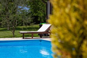 Bazén v ubytování Beautiful villa Morena with private swimming pool near Poreč nebo v jeho okolí