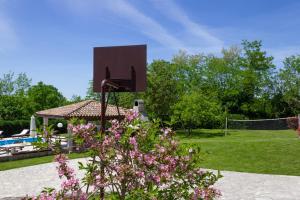 Zahrada ubytování Beautiful villa Morena with private swimming pool near Poreč