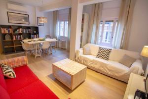 a living room with a couch and a table at HabitaHost Ramón y Cajal in Cuenca