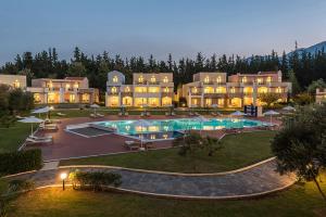 Bazén v ubytování Pilot Beach Resort nebo v jeho okolí