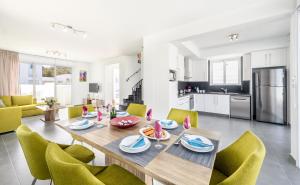 Afbeelding uit fotogalerij van Green Bay Villa #13 in Protaras +43 foto's