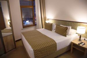 A bed or beds in a room at ATLAS OTELİ