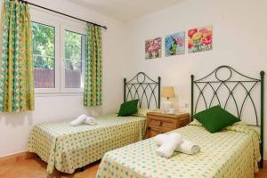 Posteľ alebo postele v izbe v ubytovaní Luxury Villa in Binibeca with Jacuzzi