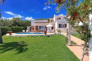 Bazén v ubytovaní Luxury Villa in Binibeca with Jacuzzi alebo v jeho blízkosti