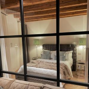 a bedroom with a large bed with a large mirror at ELEGANCE ROOM - Aparta & Suite - Automatized Apartment in Bassano del Grappa