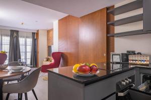 Home Art Apartments Soho的休息区