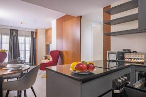 Home Art Apartments Soho的休息区