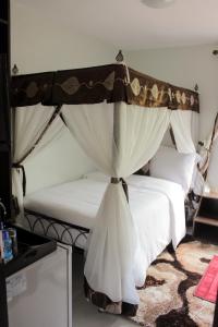 Кровать или кровати в номере Hadassah Hotel