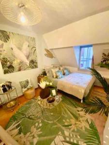 Ένα ή περισσότερα κρεβάτια σε δωμάτιο στο Escale Tropicale à Blois
