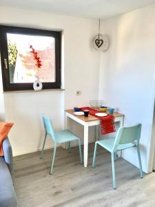 a room with a table and chairs and a window at Ferienwohnung Bellevue in Saarbrücken