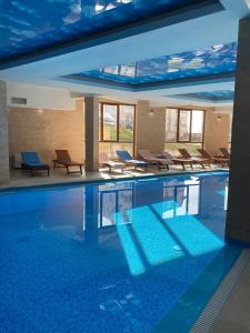 Πισίνα στο ή κοντά στο FamilyKop Apartments Milmari