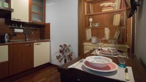 A kitchen or kitchenette at Italianway - San Calocero 29