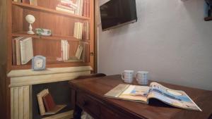 A television and/or entertainment centre at Italianway - San Calocero 29