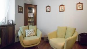 A seating area at Italianway - San Calocero 29
