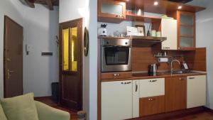 A kitchen or kitchenette at Italianway - San Calocero 29