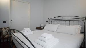 A bed or beds in a room at Italianway - San Calocero 29