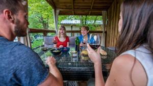 Gallery image of Camping de Collonges-la-Rouge in Meyssac