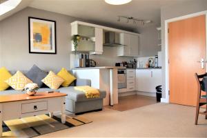 Gallery image of Bard's Nest, Crucible Apartment, FREE private parking, 3 mins walk to Birthplace in Stratford-upon-Avon