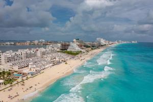 an aerial view of a beach with buildings and the ocean at Amazing Caribbean Ocean view at Villas Marlin in Cancun in Cancún