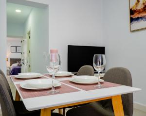 A television and/or entertainment centre at Cubo's Urban Miranda Apartment