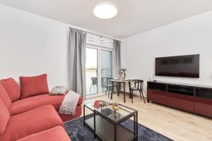 Televízia a/alebo spoločenská miestnosť v ubytovaní Studio Księcia Witolda 32 by Noclegi Renters