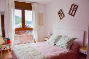 מיטה או מיטות בחדר ב-Apartament Ninot Bonito apartamento con vistas a la X de Grandvalira