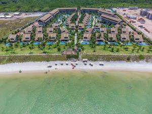 - une vue aérienne sur un complexe sur la plage dans l'établissement Condominio Nui Supreme - By Maya - Muro Alto - Porto de Galinhas, à Porto de Galinhas