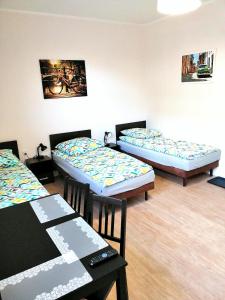 Posteľ alebo postele v izbe v ubytovaní Noclegi Stara Wozownia
