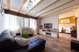 Televízia a/alebo spoločenská miestnosť v ubytovaní Casa Adara - Heated pool included