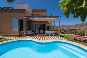 The swimming pool at or close to VILLA SALOBRE