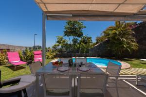 The swimming pool at or close to VILLA SALOBRE