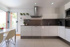 A kitchen or kitchenette at VILLA SALOBRE